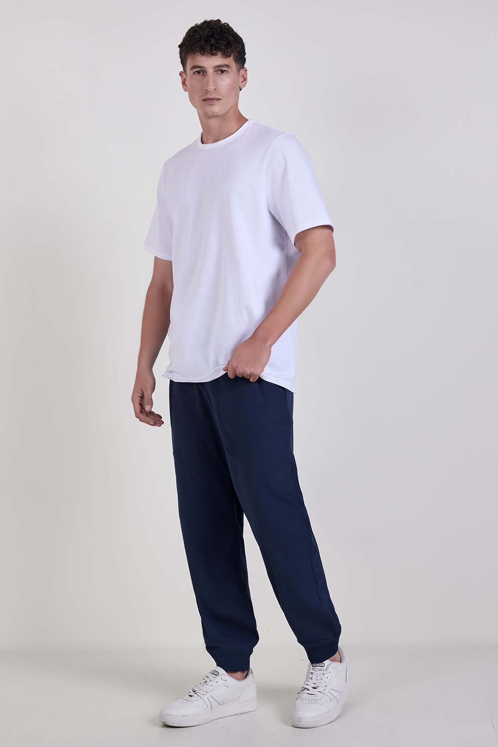 תמונת כל הלוק של ABC Warpstreme Jogger Regular